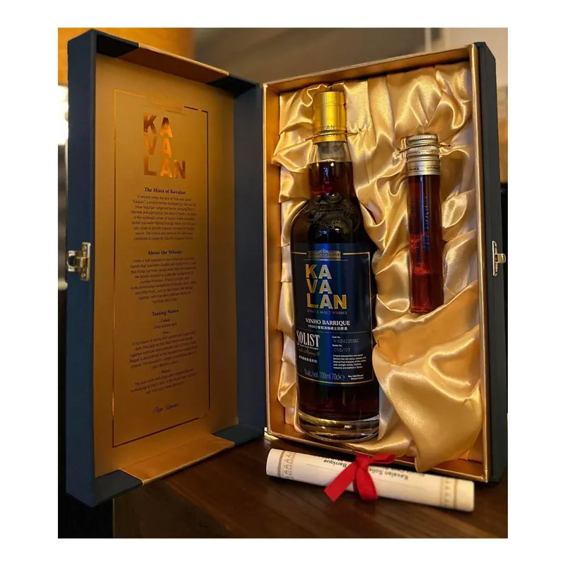 Kavalan Solist Vinho Barrique Single Cask Strength Single Malt Whisky Gift Set Premium