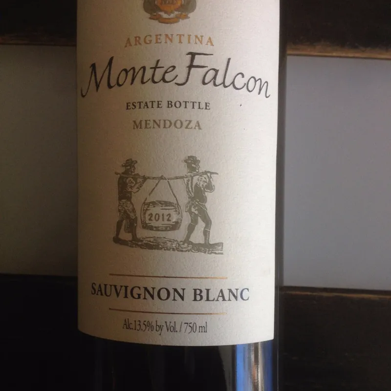 Worldwide Shipping NV Monte Falcon Sauvignon Blanc